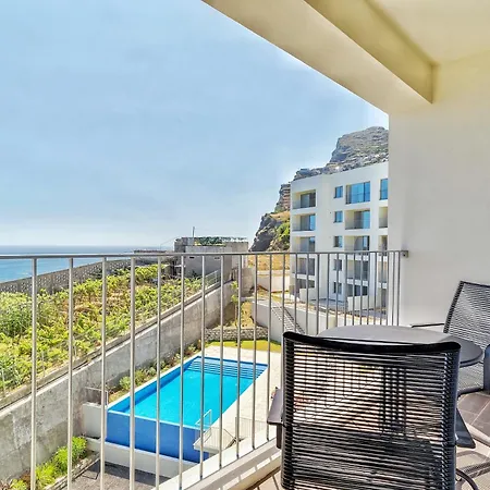 Atlantic Nest By Madeira * カマラ・デ・ロボス